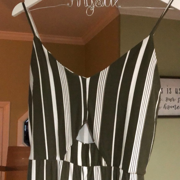 Romper - Picture 2 of 5